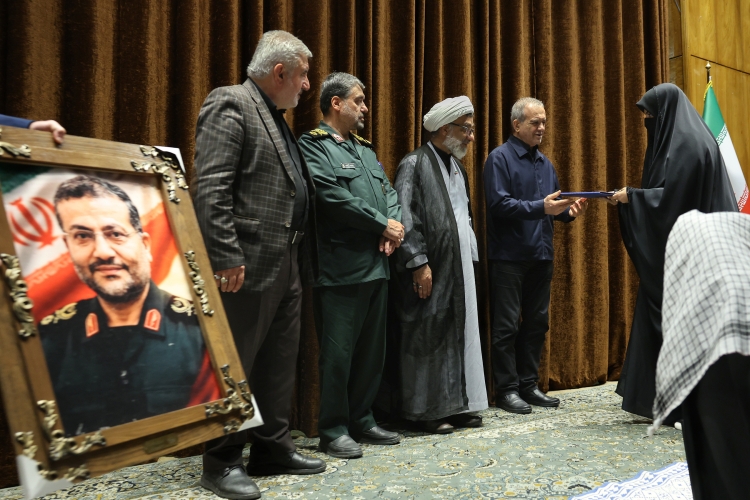 وحدت ملی دشمن را به پذیرش حقوق ملت ایران وادار کرد