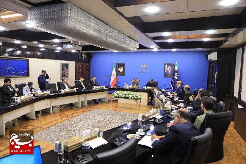 اعلام آمادگی بسیج برای کمک به دولت در تأمین کالا‌های اساسی و کنترل بازار / تقدیر از عملکرد وزارت صمت در ایام جنگ...