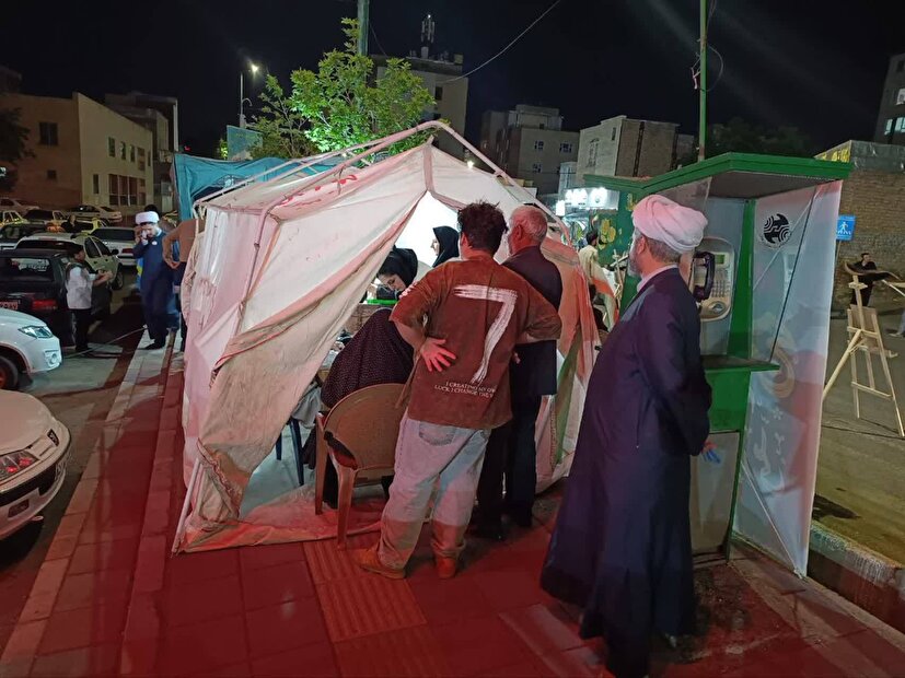 ارائه خدمات بهداشتی درمانی توسط کانون بسیج جامعه پزشکی بیمارستان موسوی(ره) زنجان در تجمعات شبانه مردم