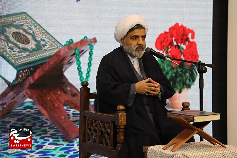برگزاری محفل انس با قرآن کریم کارکنان سپاه حضرت جوادالائمه علیه‌السلام، همزمان...