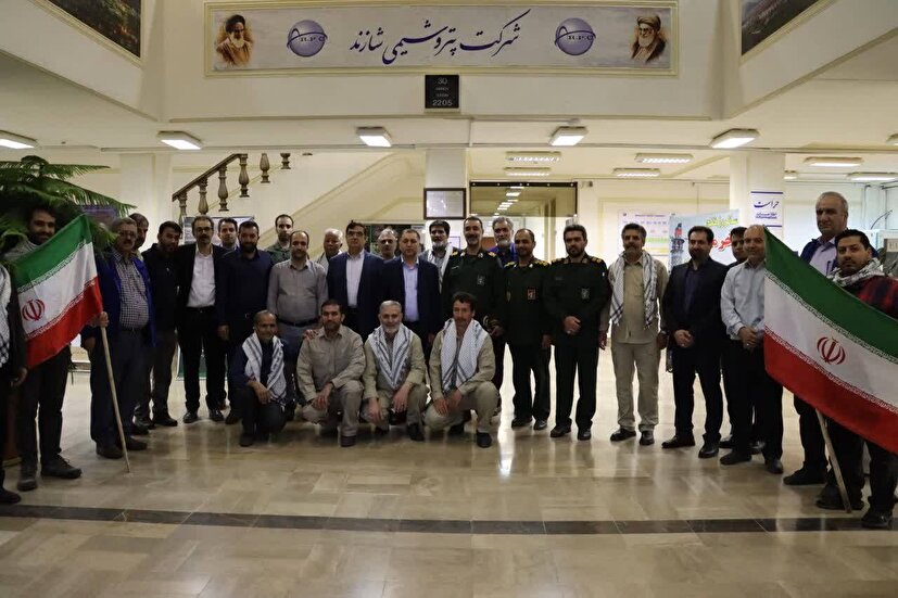 کارگرانِ پالایشگاه و پتروشیمی شازند، افسران خط‌مقدم جنگ اقتصادی هستند