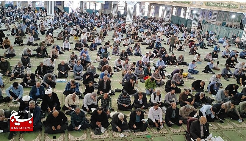 دعای عرفه در شهرکرد به یاد امام شهید انقلاب+ فیلم