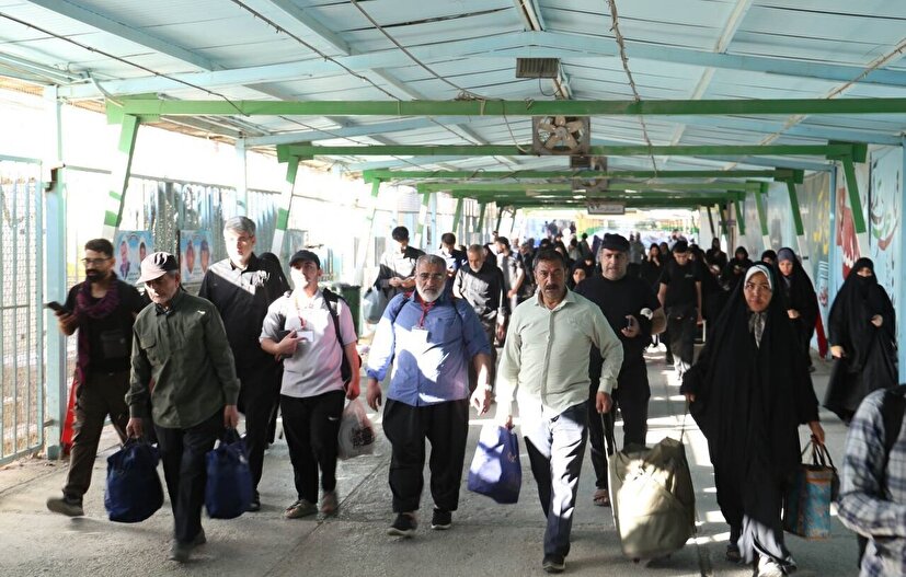 مرز مهران همچنان پذیرای زائران عرفه
