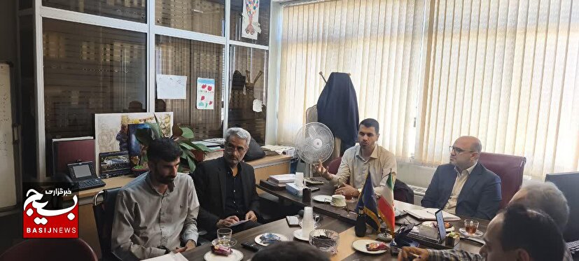 ترویج فرهنگ مصرف بهینه انرژی با طرح آموزش همیاران انرژی در جلسه مسئولین بسیج و مدیران توزیع برق