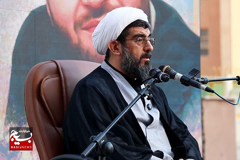 زنده‌نگه‌داشتن یاد شهدا، ادامه راه نورانی عاشورا در جامعه امروز است