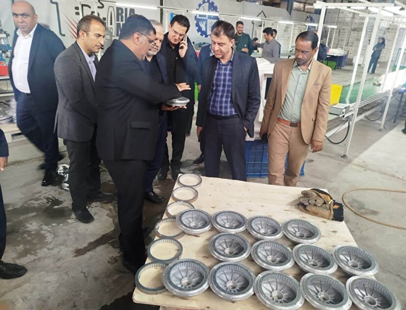 بازدید حمید دهرویه معاون هماهنگی امور اقتصادی استاندار از گروه صنعتی آزمایش در شهرک صنعتی سمنان