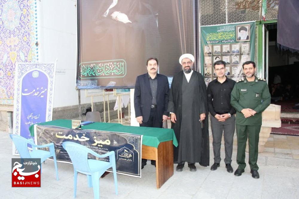 برپایی میزخدمت در بین بازاریان همدان