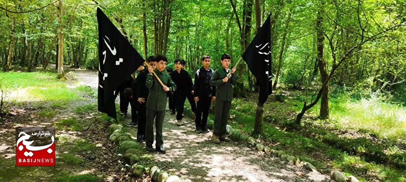اجرای سرود فرزندان دیار میرزا در مراسم بدرقه رهبر شهید در تهران