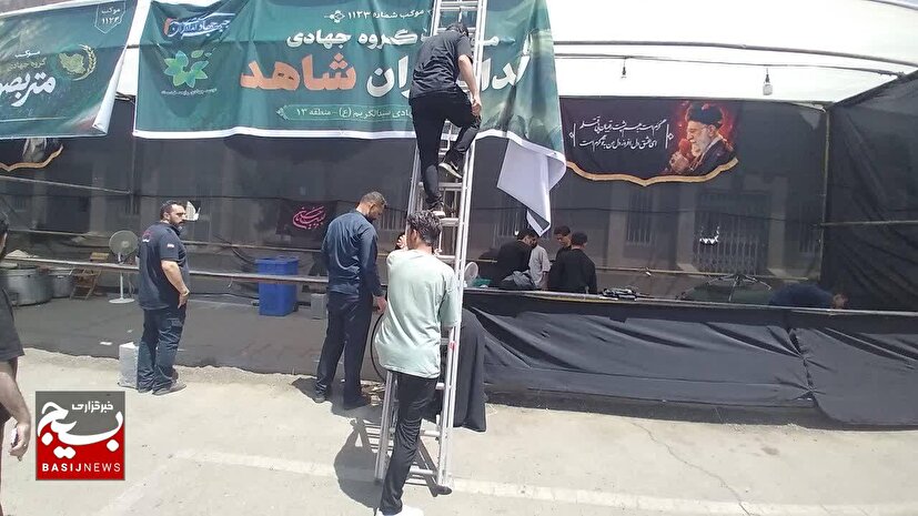 برپایی ۳۰ ایستگاه صلواتی در شاهرود برای پذیرایی از عزاداران قائد شهید امت