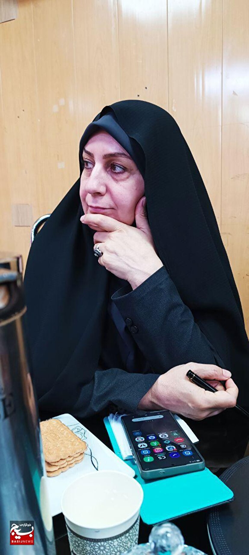 بانوان با همراهی فرزندانشان در مراسم وداع با امام قائد شهید حماسه بیافرینند / زن مسلمان؛ پیشرانِ معادلات سیاسی و پاسدارِ فرهنگ حسینی