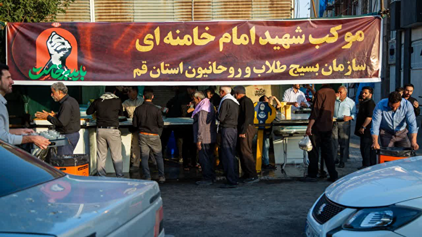 خدمترسانی طلاب بسیجی قم به ۱۶۰ هزار زائر در بدرقه آقای شهید خدمترسانی طلاب بسیجی قم به ۱۶۰ هزار زائر در بدرقه آقای شهید