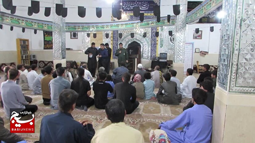 تبیین شخصیت رهبر شهید در مسجد صاحب‌الزمان میرجاوه