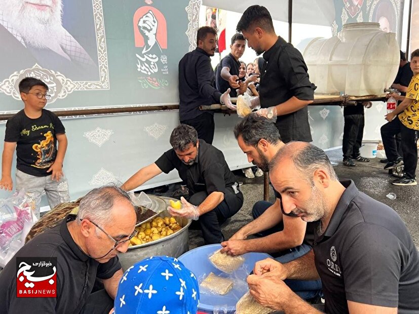 پذیرایی موکب بسیج اصناف پایگاه شهید دیبازر سپاه عاشورا در تبریز