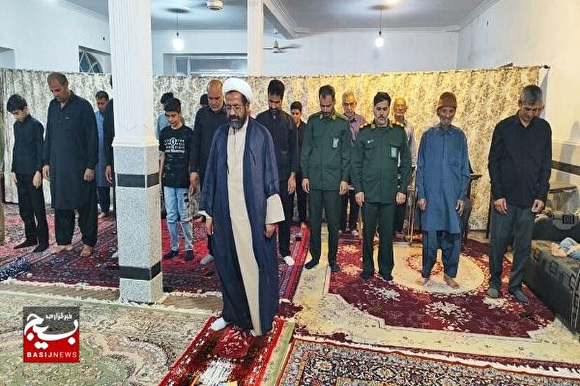 حضور در نماز جماعت، تجلی عملی تبعیت از توصیه‌های رهبر شهید است