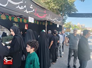 خدمت خالصانه خادمیاران شهدا در مراسم وداع با «قائد شهید امت» جلوه‌ای از فرهنگ ایثار بود