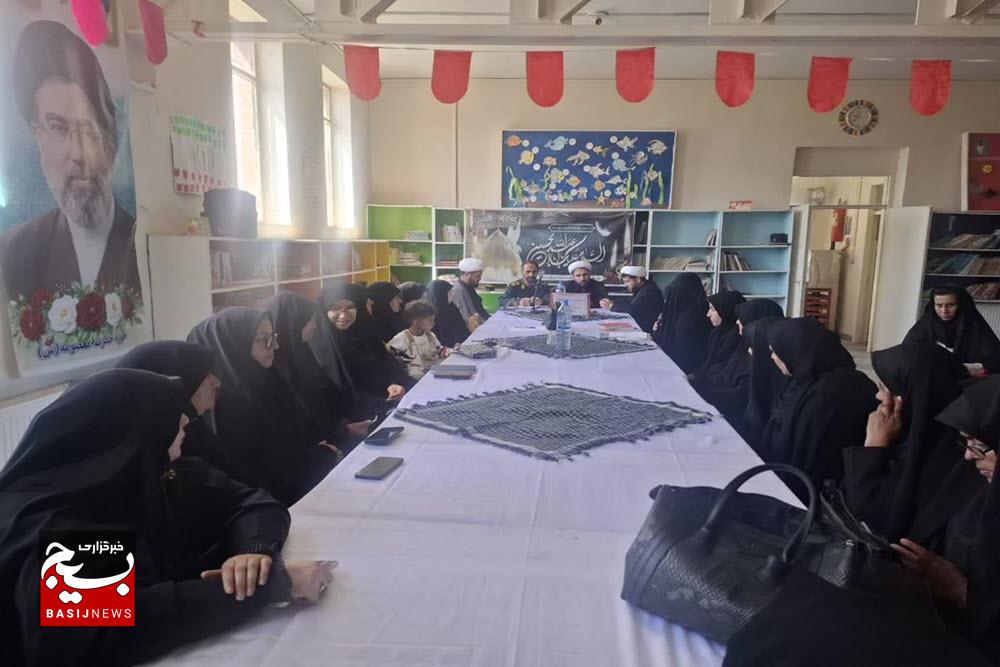 برگزاری نشست هم‌اندیشی ارکان تربیتی «صالحین» در کبودراهنگ+تصاویر