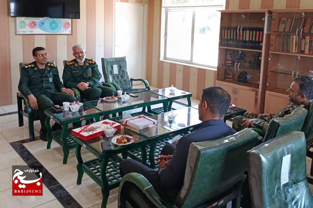 برگزاری نشست صمیمی جمعی از ایثارگران با فرمانده سپاه ناحیه بهار