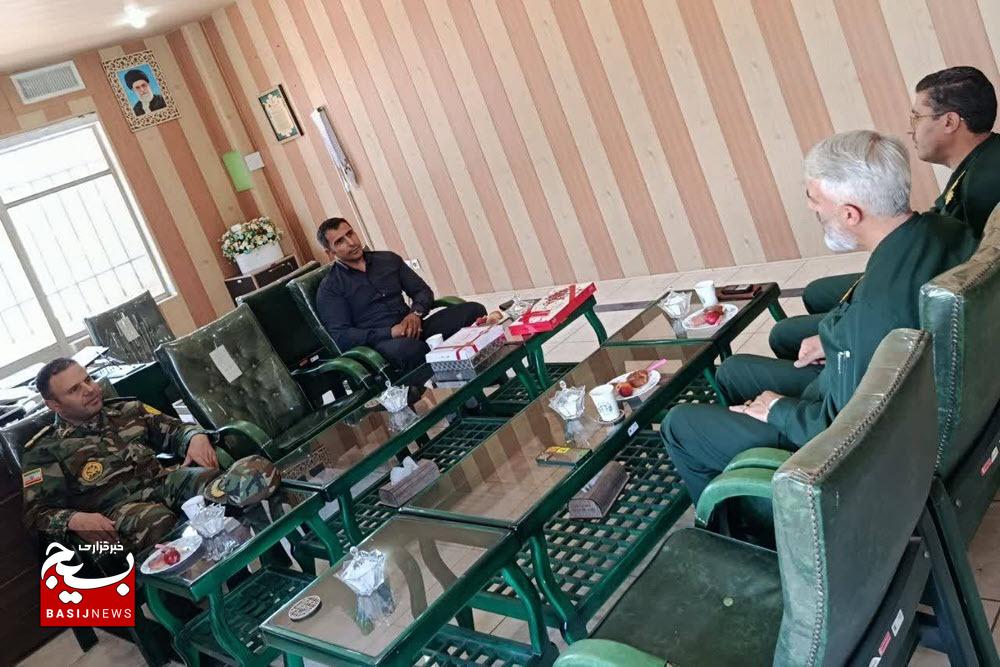 برگزاری نشست صمیمی جمعی از ایثارگران با فرمانده سپاه ناحیه بهار