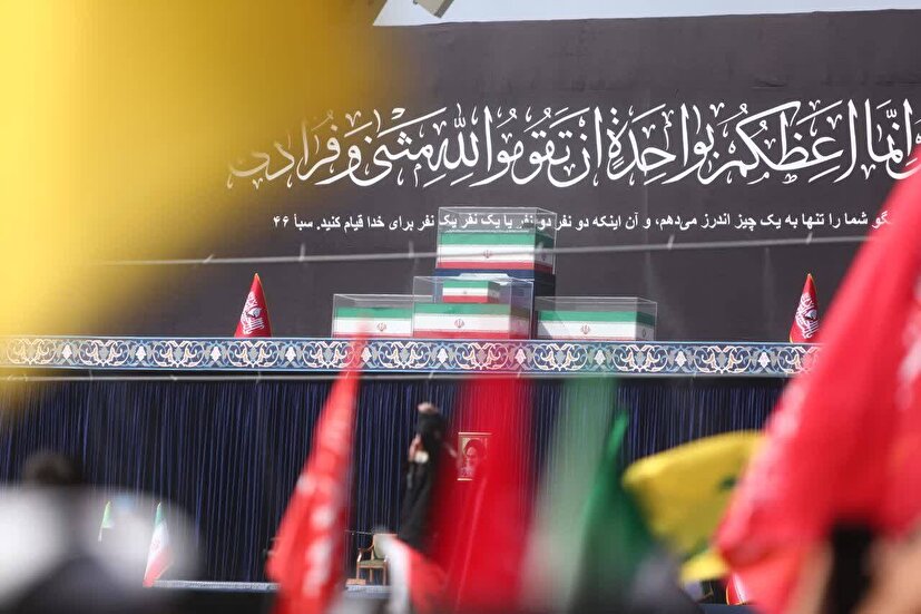 ویدیو کلیپ از تشییع باشکوه آقای شهید ایران