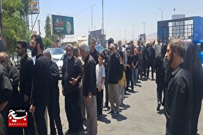 خدمت رسانی به زائران در مواکب رهبر شهید در سرخه