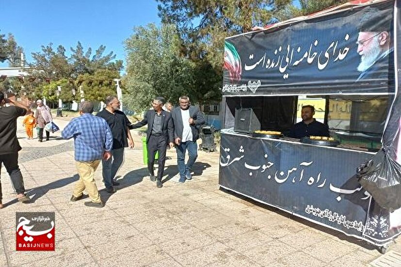 خدمت به عزاداران رهبر شهید؛ حضور پررنگ بسیج راه‌آهن جنوب‌شرق برای تسهیل خدمات مسافری