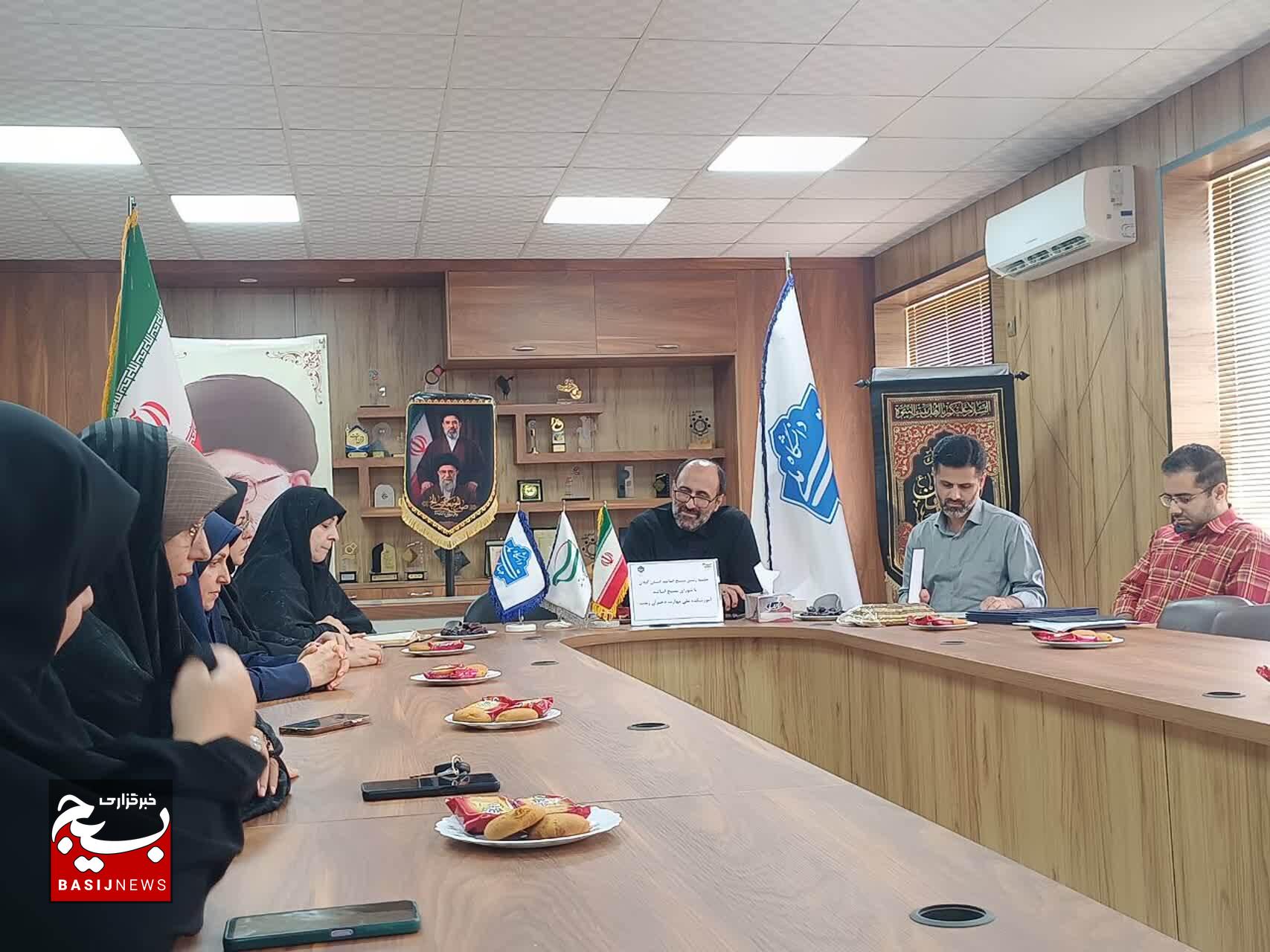 اساتید بسیجی در جهاد تبیین پیشگام باشند