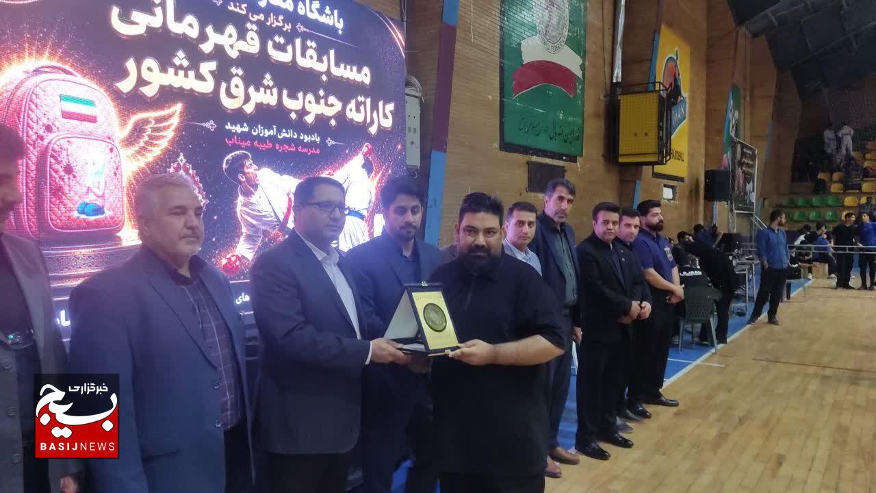 قهرمانان کاراته جنوب شرق کشور به یاد شهدای دانشآموز میناب رقابت کردند قهرمانان کاراته جنوب شرق کشور به یاد شهدای دانشآموز میناب رقابت کردند