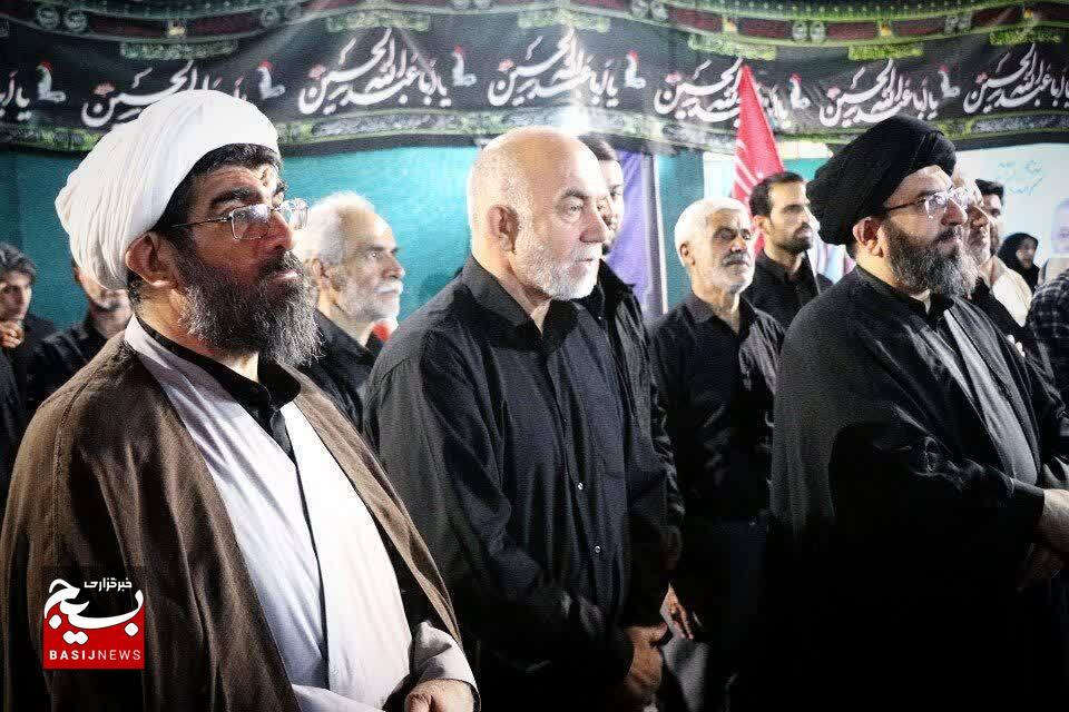 ملت ایران با حفظ وحدت و ذوب‌شدگی در ولایت، پیروز جنگ موجودیتی‌ هستند/در قاموس ایرانیان، تسلیم معنایی ندارد