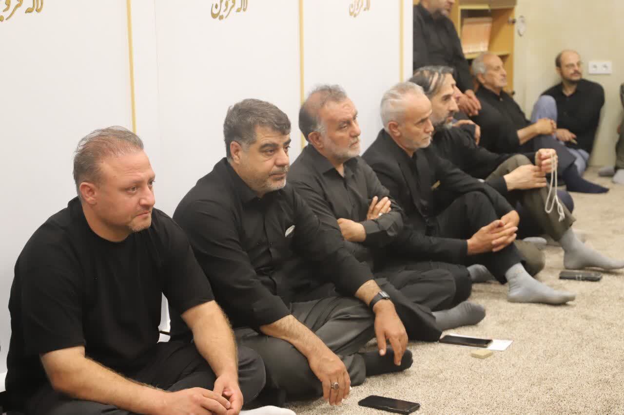 شخصیت امام شهید در ظرف زمان نمیگنجد/ از تسلط بر ادبیات فارسی و عرب تا زندگی زاهدانه شخصیت امام شهید در ظرف زمان نمیگنجد/ از تسلط بر ادبیات فارسی و عرب تا زندگی زاهدانه