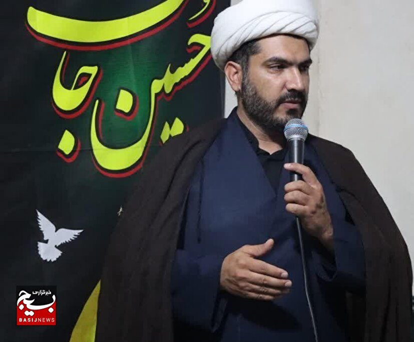 در هر فراز و نشیب زندگی، همچون قمر بنی‌هاشم پیرو ولایت و نائب امام زمان (عج) باشیم