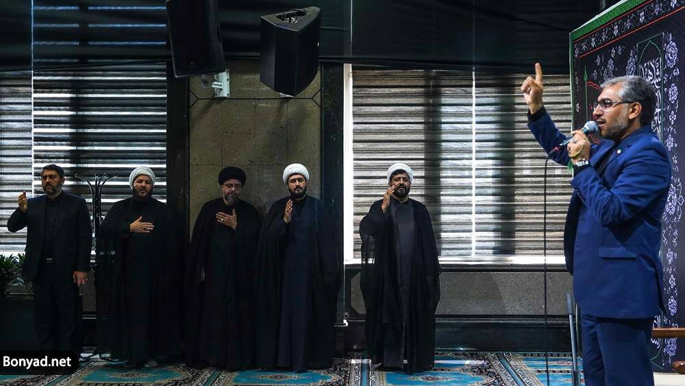 مراسم عزاداری و سوگواری شهادت حضرت اباعبدالله الحسین(ع) و یاران باوفایش و بزرگداشت قائد شهید امت و شهدای اقتدار ایران اسلامی در ستاد مرکزی بنیاد مستضعفان انقلاب اسلامی