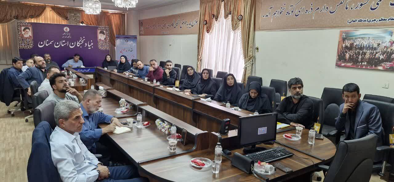 نخستین دوره آموزشی «بررسی ابعاد مختلف جنگ ترکیبی با رویکرد جنگ شناختی» با مشارکت حوزه روحالله بسیج ادارات و کارمندان استان سمنان برگزار شد؛ دورهای که با هدف ارتقای توان رسانهای و تقویت شبکهسازی فعالان فضای مجازی در برابر جنگ شناختی دشمن طراحی شده است. نخستین دوره آموزشی «بررسی ابعاد مختلف جنگ ترکیبی با رویکرد جنگ شناختی» با مشارکت حوزه روحالله بسیج ادارات و کارمندان استان سمنان برگزار شد؛ دورهای که با هدف ارتقای توان رسانهای و تقویت شبکهسازی فعالان فضای مجازی در برابر جنگ شناختی دشمن طراحی شده است.