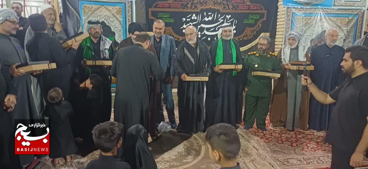 برگزاری مراسم تقدیر از خادمان و شاعران امام حسین(ع) هویزه در مرز چذابه