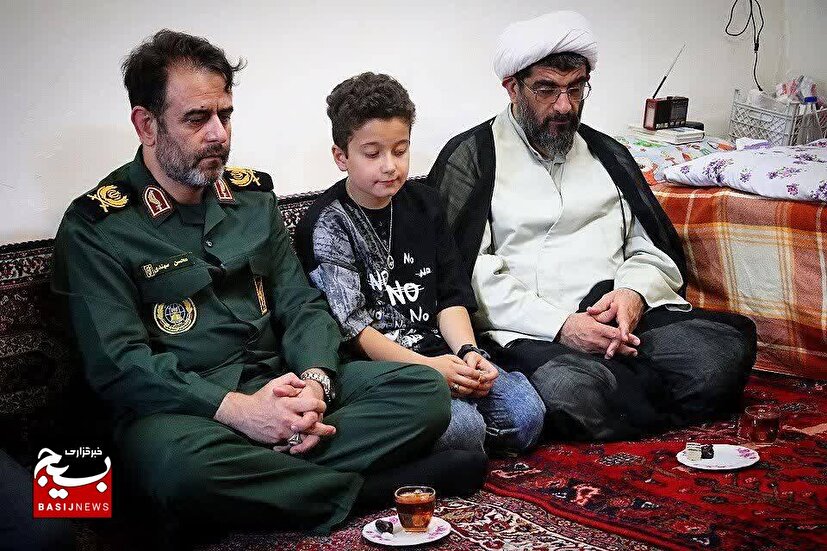 دیدار سردار سهندی فرمانده سپاه استان زنجان با خانواده شهدای حمله تروریستی آمریکا
