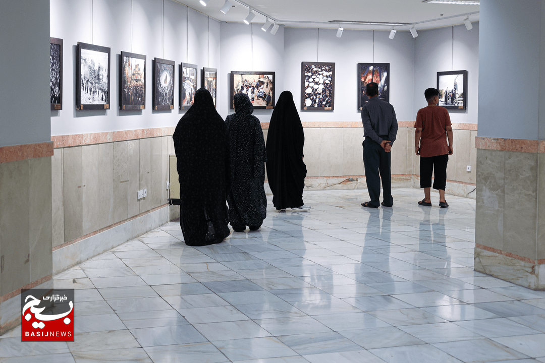 گشایش نمایشگاه عکسهای منتخب سوگواره بینالمللی مهر محرم در موزه رضوی گشایش نمایشگاه عکسهای منتخب سوگواره بینالمللی مهر محرم در موزه رضوی