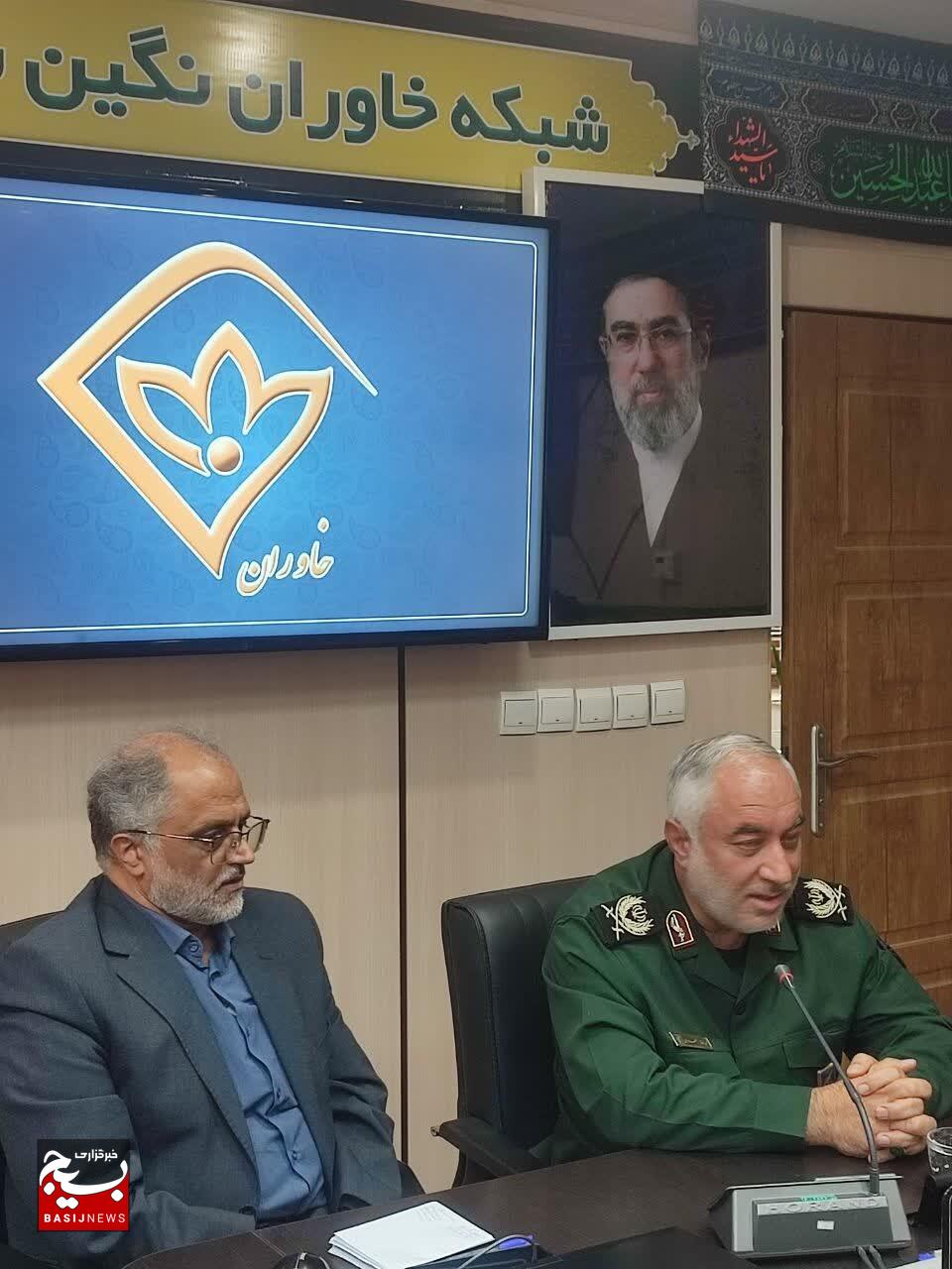 فعالان رسانه و نیروهای مسلح دو بال موازی یکدیگر برای مقابله با استکبار جهانی هستند