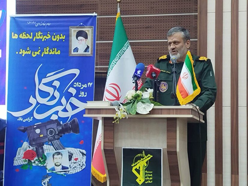 رسانه فاصله میدان نبرد و خیابان را از بین برد/خبرنگاران، صاحبان میدان امید و منادیان وحدت بودند رسانه فاصله میدان نبرد و خیابان را از بین برد/خبرنگاران، صاحبان میدان امید و منادیان وحدت بودند