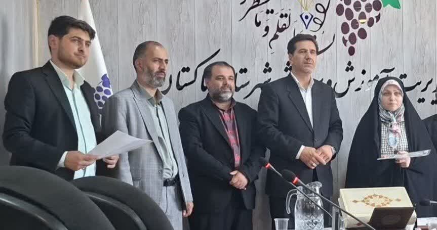 سیاست اصلی آموزش و پرورش، برگزاری کلاسها به صورت حضوری است سیاست اصلی آموزش و پرورش، برگزاری کلاسها به صورت حضوری است