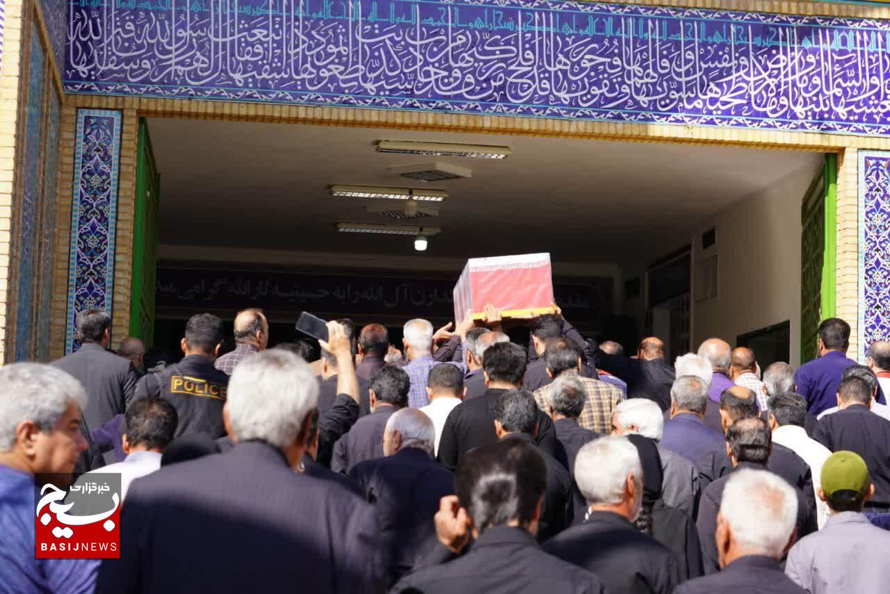 وداع پرشور کرمانیها با شهید خدمت؛ پیکر «کربلایی ایمان انوری مقدم » در جوار سردار دلها آرام گرفت