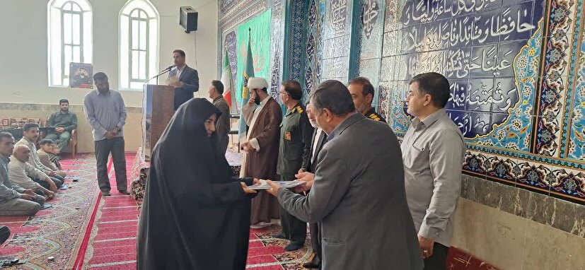 تجلیل از خبرنگاران بسیج شهرستان چگنی در نماز جمعه