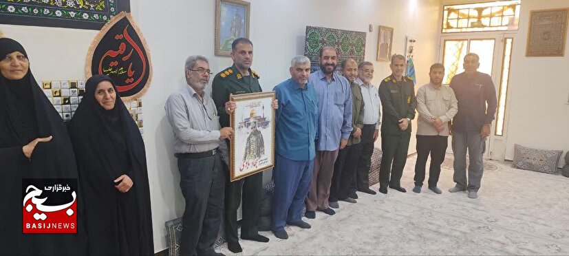دیدار فرمانده ناحیه مقاومت بسیج حضرت ابوالفضل (ع) کارون با خانواده مدافع حرم شهید سجاد باوی