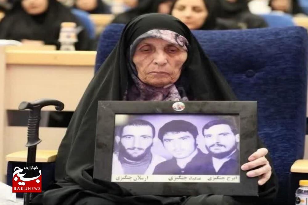 پیام تسلیت مشاور بانوان و خانواده ستاد کل نیروهای مسلح و قرارگاه مرکزی خاتم الانبیاء (ص) در پی درگذشت مادر شهیدان چنگیزی