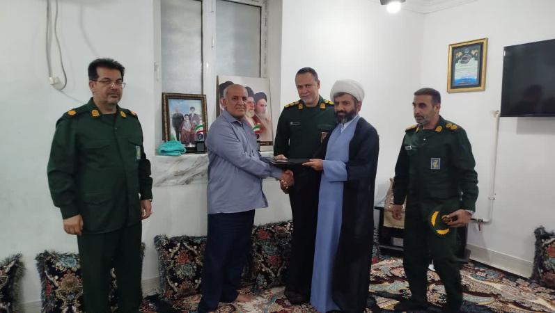 دیدار فرمانده سپاه امام حسین(ع) دلوار با آزاده دفاع مقدس ابراهیم مرادی