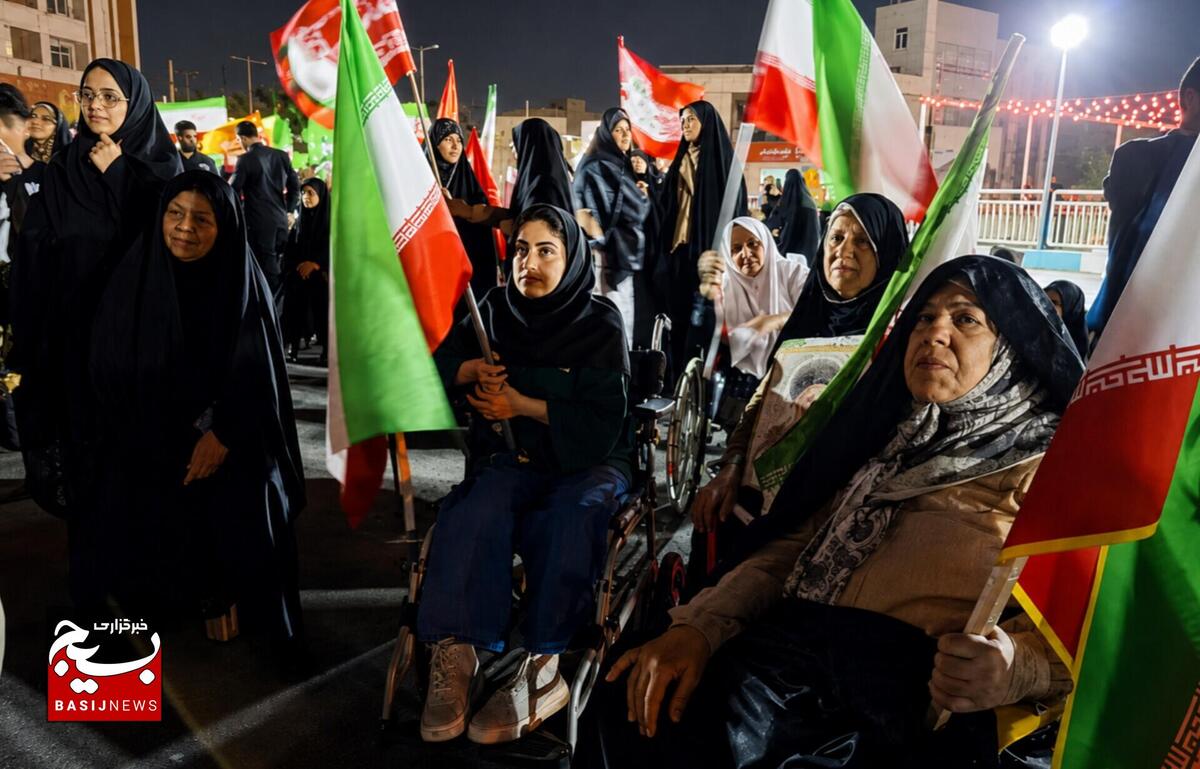 تجمع پرشور مردم در میدان جمهوری اهواز