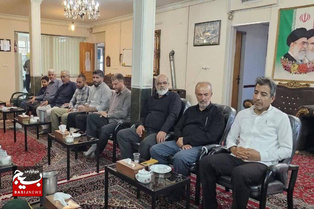 دیدار فرمانده حوزه مقاومت بسیج امام حسن مجتبی(ع) و فرمانده گردان بیت المقدس با امام جمعه صالحآباد+تصاویر دیدار فرمانده حوزه مقاومت بسیج امام حسن مجتبی(ع) و فرمانده گردان بیت المقدس با امام جمعه صالحآباد+تصاویر