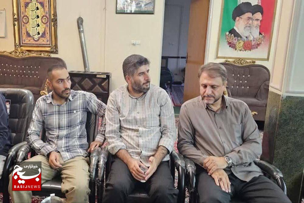 دیدار فرمانده حوزه مقاومت بسیج امام حسن مجتبی(ع) و فرمانده گردان بیت المقدس با امام جمعه صالحآباد+تصاویر دیدار فرمانده حوزه مقاومت بسیج امام حسن مجتبی(ع) و فرمانده گردان بیت المقدس با امام جمعه صالحآباد+تصاویر