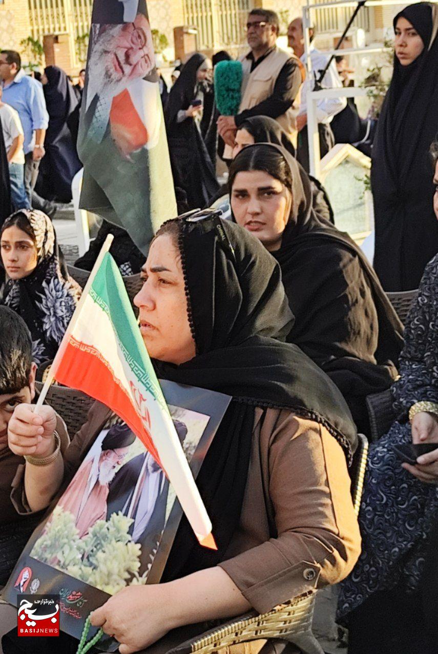 حضور پرشور مردم در مراسم چهلم «آقای شهید ایران» در گلزار شهدای کرمان