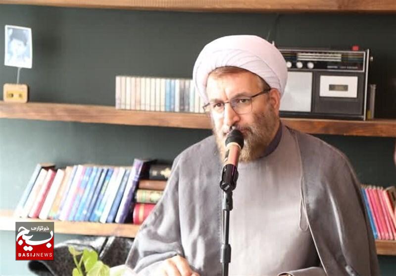 کار فرهنگی در مدارس در غربت است کار فرهنگی در مدارس در غربت است