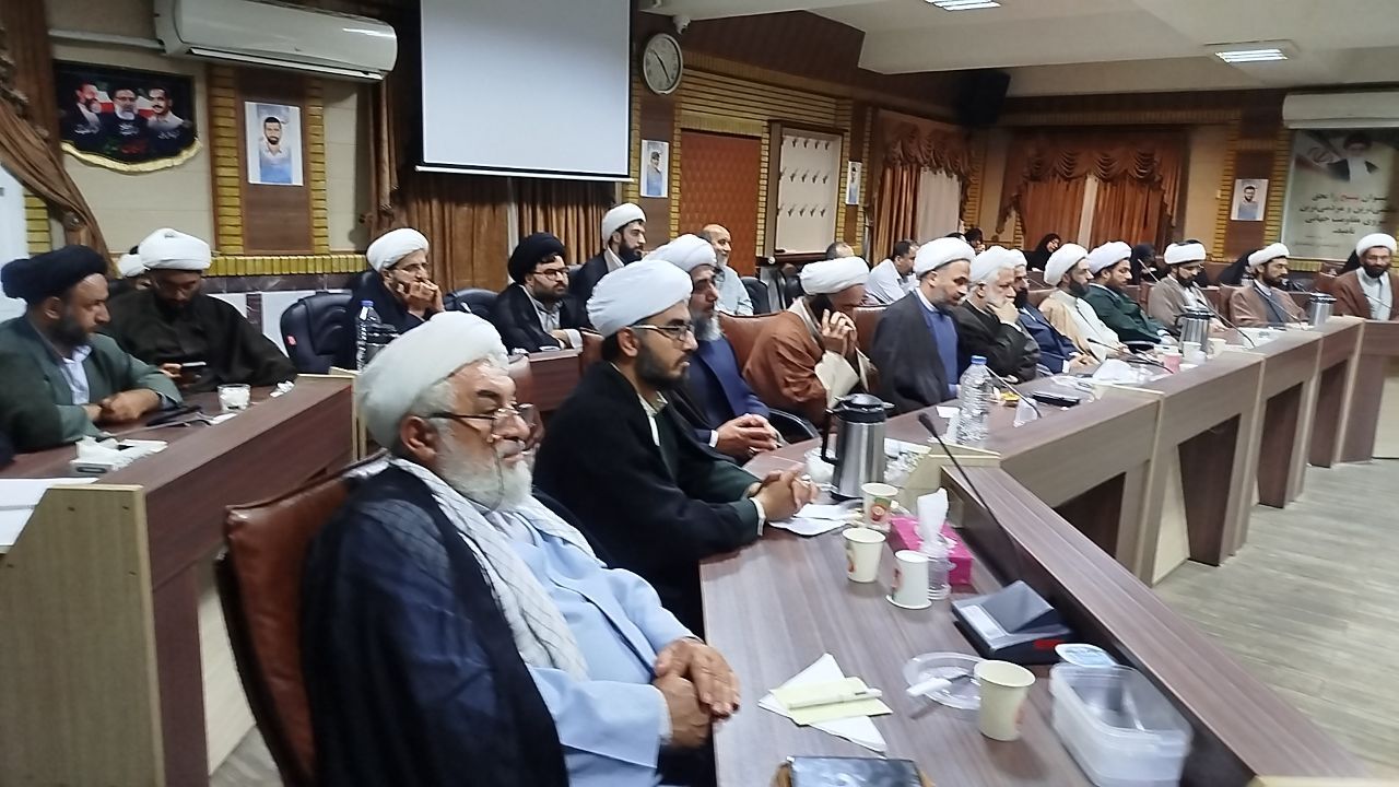 تربیت نیروهای انسانی در تراز انقلاب برای مقابله با تحریف ضروری است