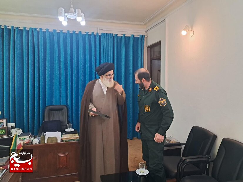 دیدار فرمانده لشکر ۱۰ حضرت سیدالشهدا(ع)، با نماینده ولی فقیه در استان البرز